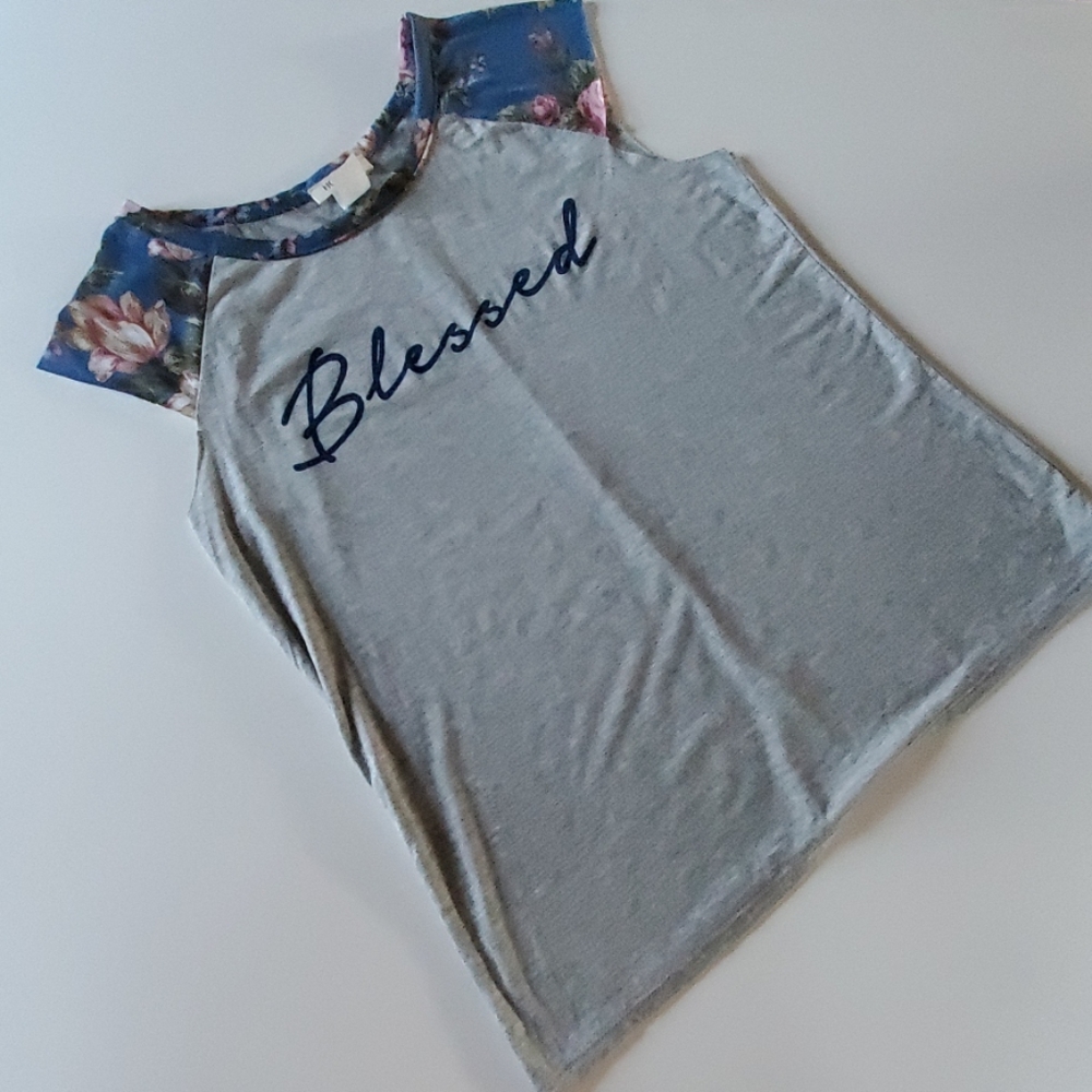 Hot Gal graphic tee size medium